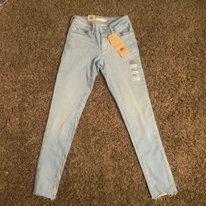 Levi's Women's 711 Mid-Rise Skinny Jeans 24W 30L